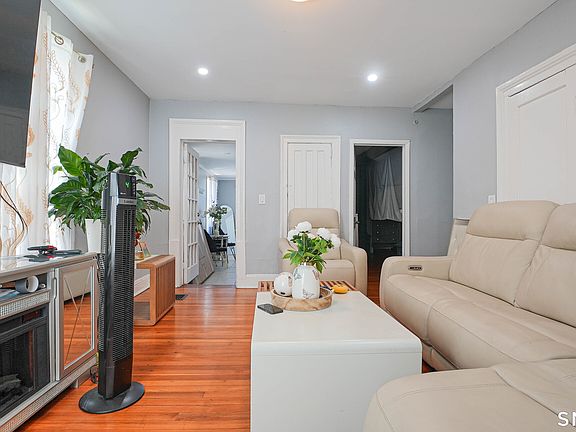4th image of 297 Laurel Avenue