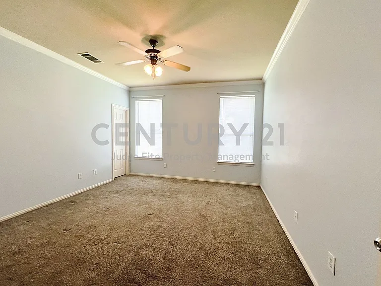 552 Kerry St — Photo 11
