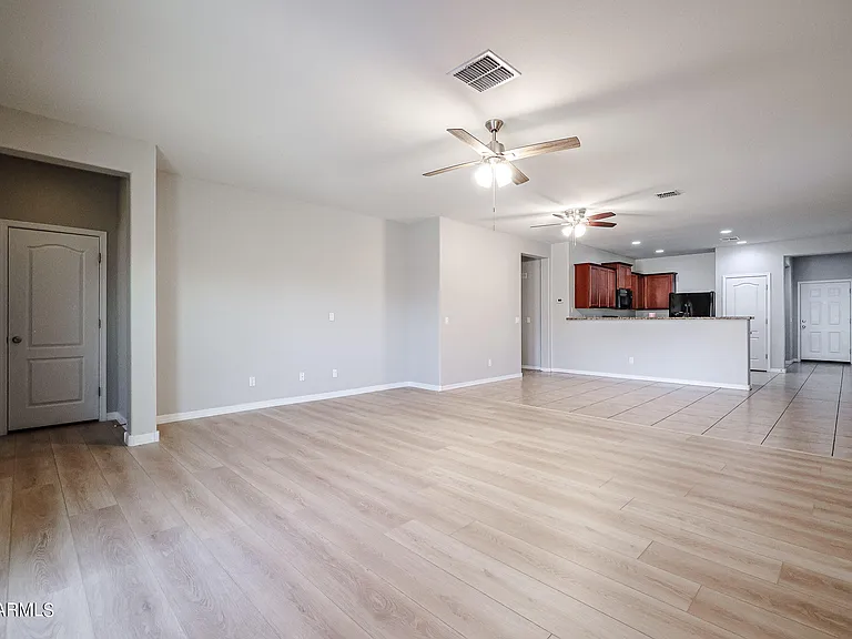 7009 S 78th Dr — Photo 11