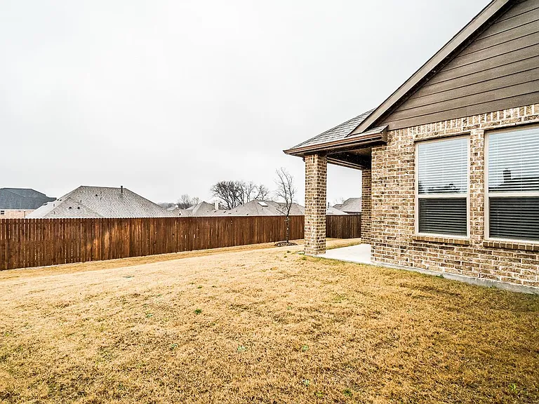 3816 Walden Dr — Photo 33
