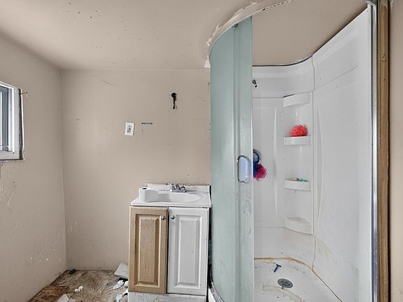 3rd image of 909 N Johnson St