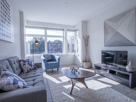 3rd image of 900 Beacon St #402