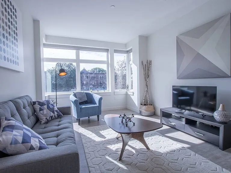 900 Beacon St #402 — Photo 3