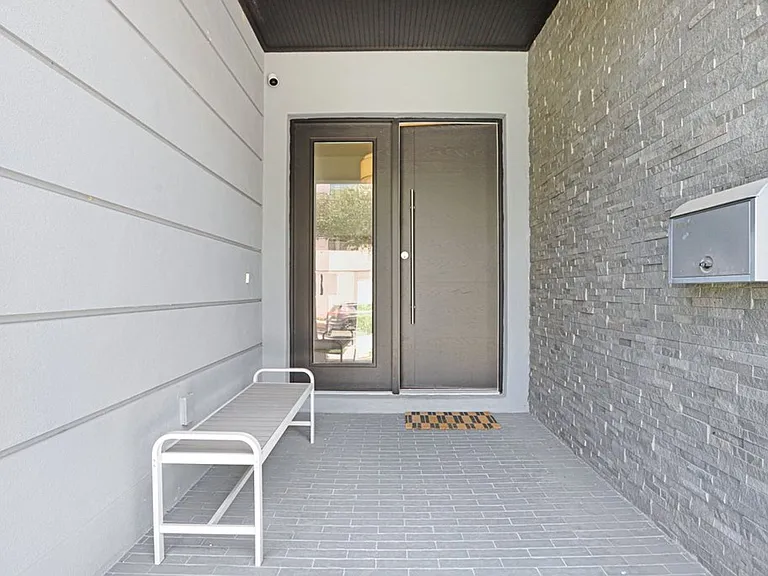 1326 W Fig St — Photo 6