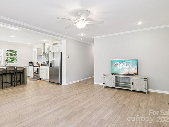 4th image of 125 Ashford Dr