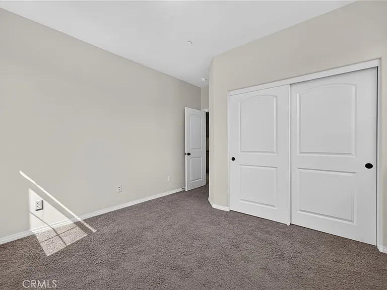 1654 Heywood St — Photo 30