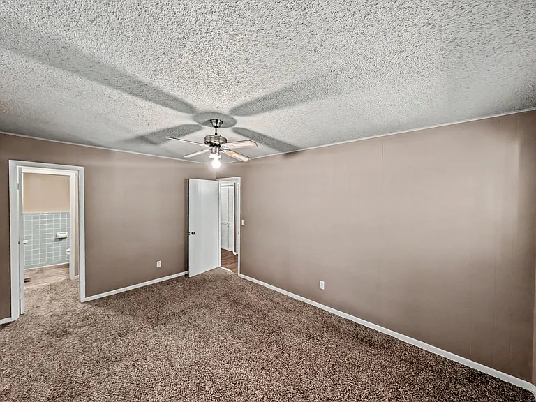 16 Evesham Ln — Photo 9