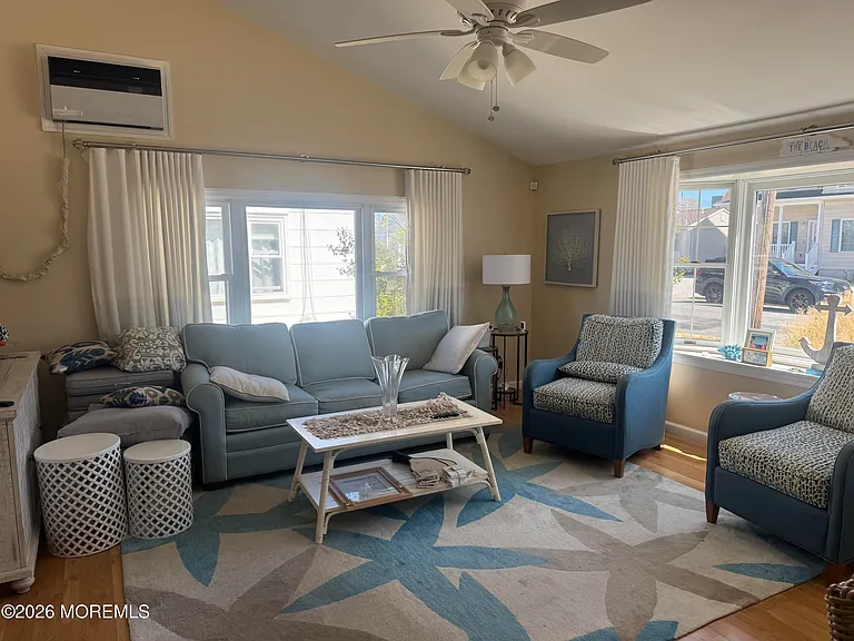 128 San Fernando Dr — Photo 1