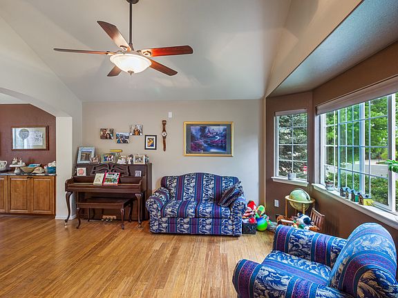 4th image of 420 Hudson Ct
