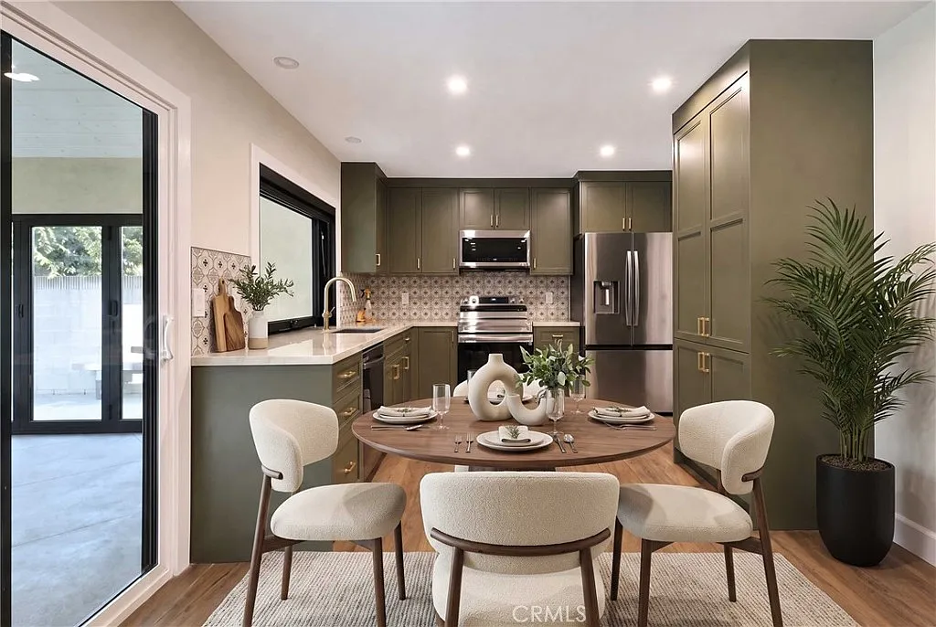 4 bed, 1864 sqft, $5,500 — Photo 1