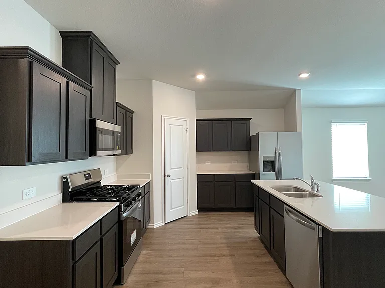 744 Sweet Pea Dr — Photo 11