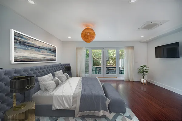 Sold by Compass | media 4