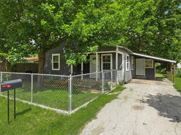 305 Claude Ave, Cleburne, TX 76031
