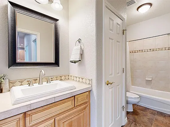 Mainfloor bathroom