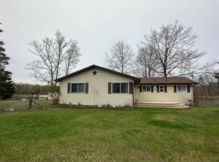 1327 Lakeview Dr, Gladwin, MI 48624