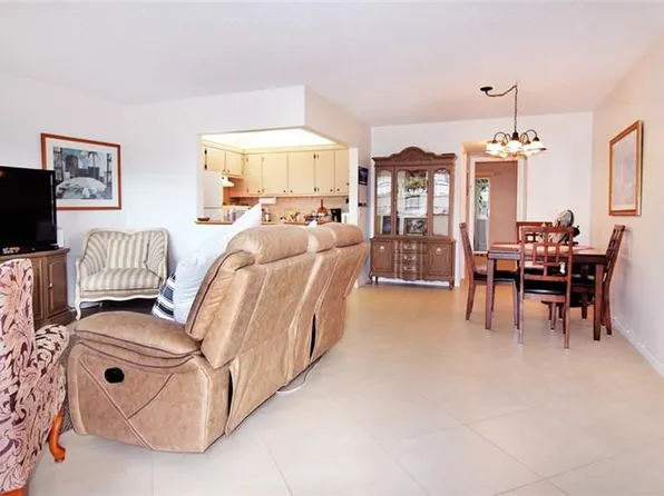 27 Newport Ct #B, Deerfield Beach, FL 33442