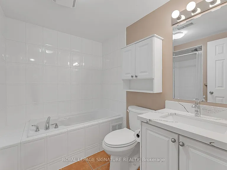 1019A College St — Photo 35