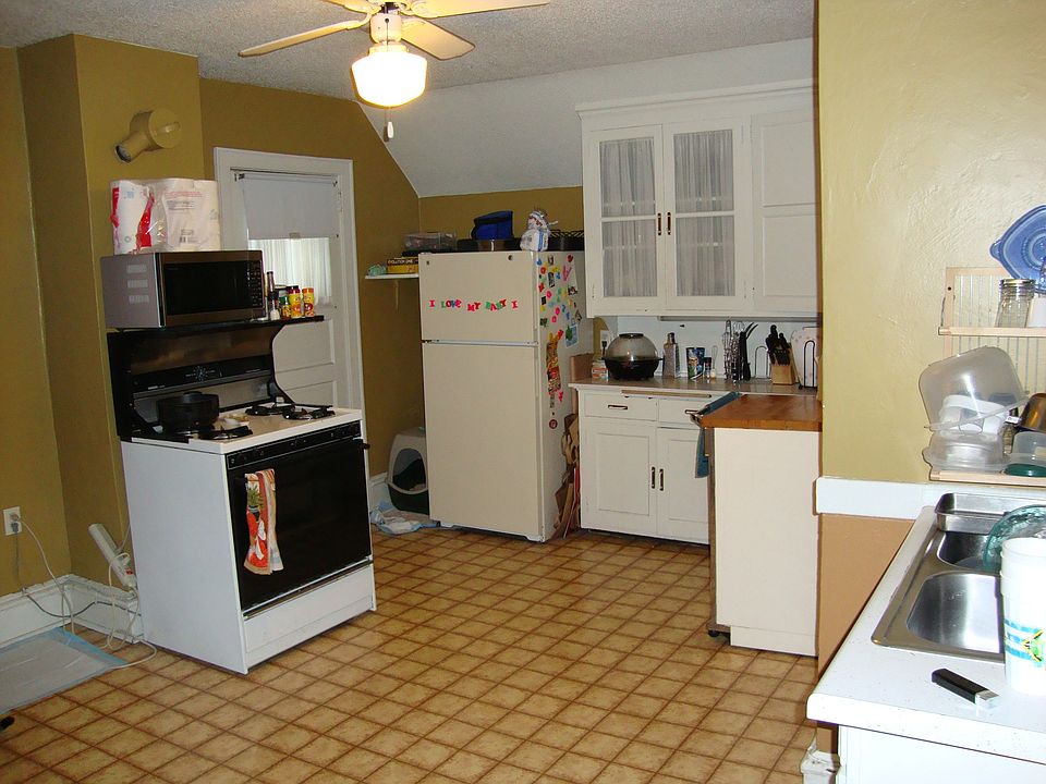 Spacious Kitchen however stove has been REPLACED with brand