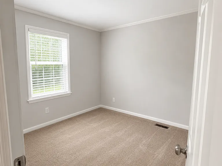 8911 Turnbull Ave — Photo 10