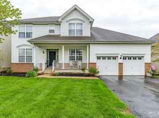 16 Stirrup Ln, Flemington, NJ 08822
