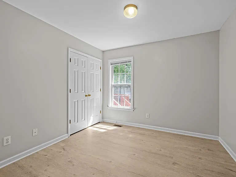 404 Foxbridge Ct — Photo 11