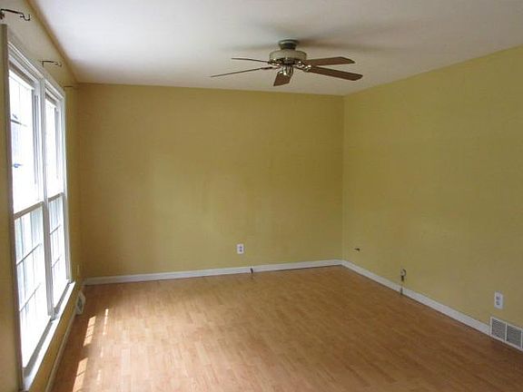 3rd image of 419 Bradock Ct