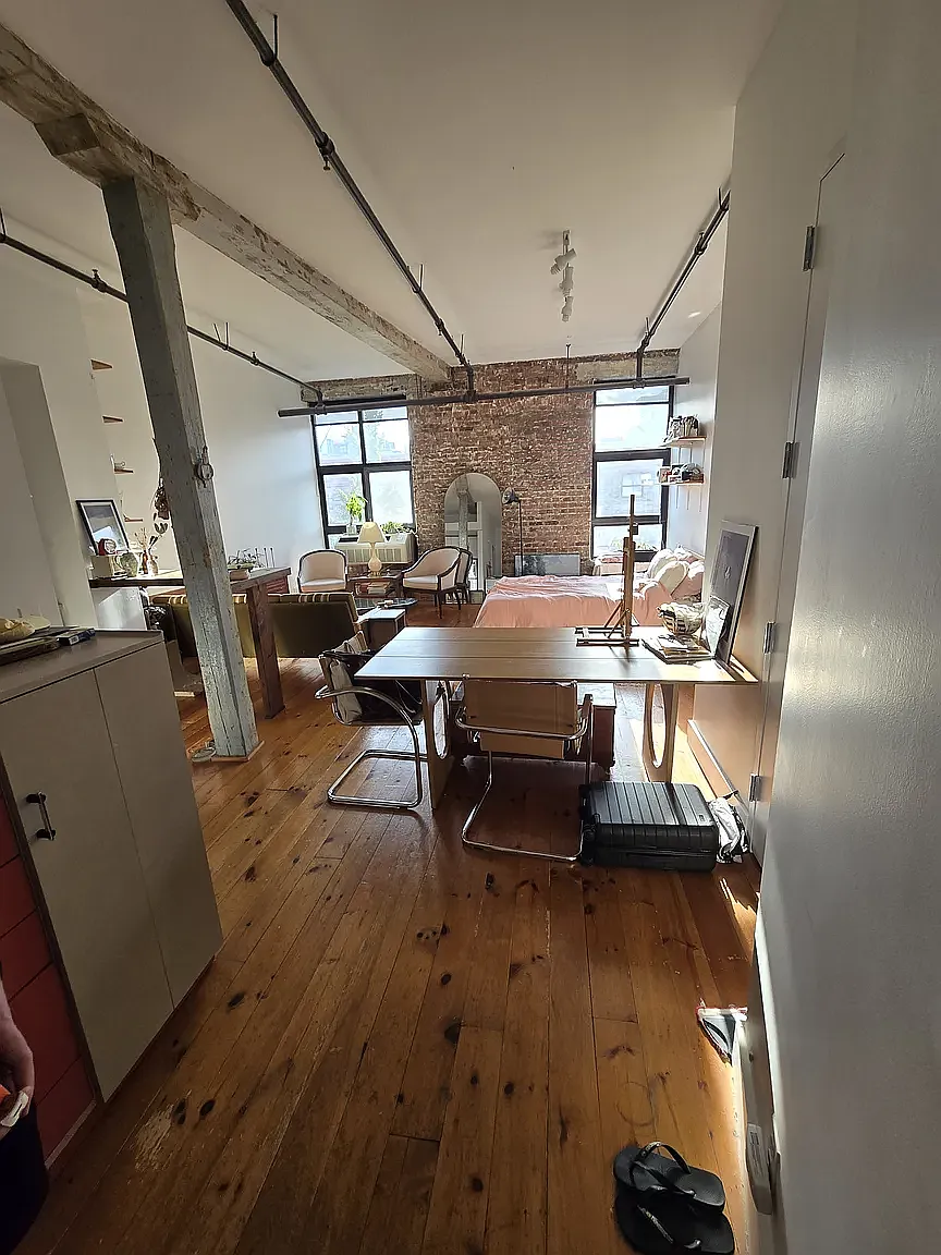294 Graham Avenue — Photo 2