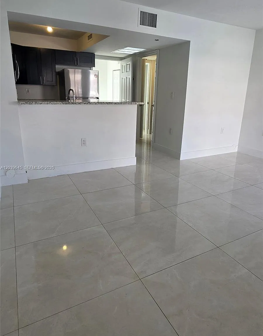 Hialeah Club Villas Condo — Photo 3