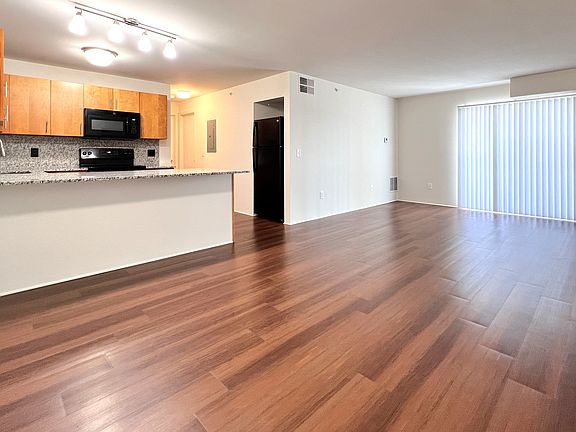 Huge Open Kitchen Dinning Living Concept!