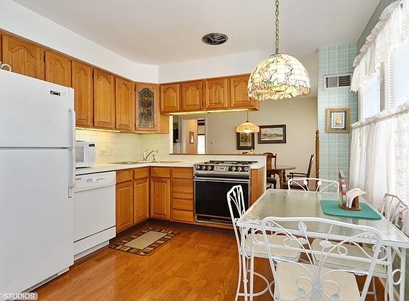 3rd image of 7650 Le Claire Ave