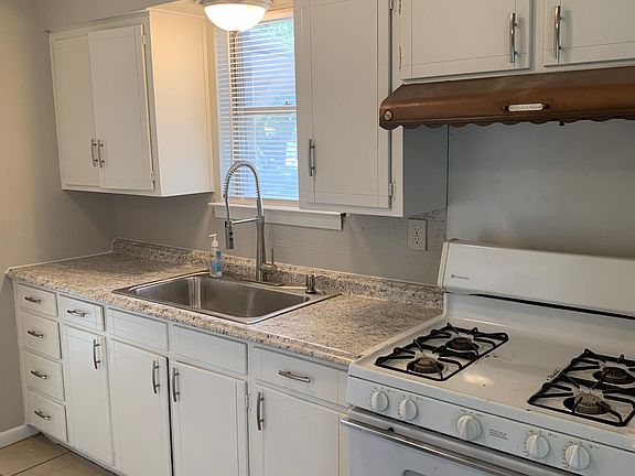 3rd image of 3512 Sunnydale Ln