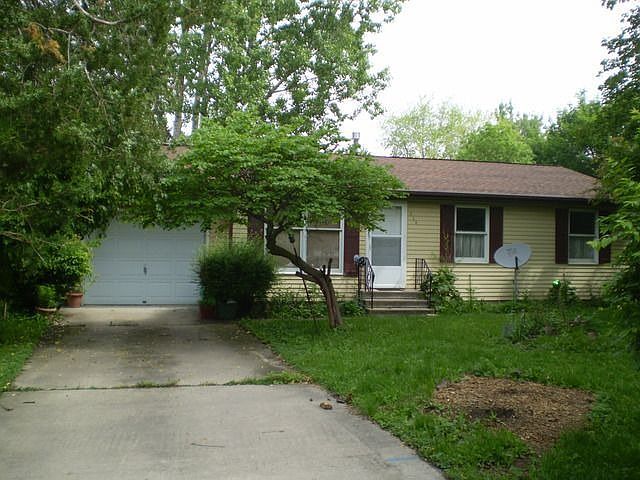 1st image of 324 E Waupansie St