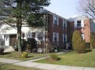 22821 69th Ave, Oakland Gardens, NY 11364