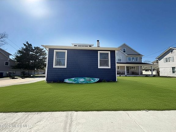 2nd image of 1208 Pine Tree Way