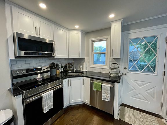4th image of 41 Earle St #41