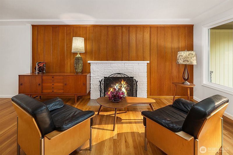 5th image of 12032 12th Avenue NW