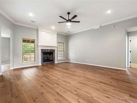 3rd image of 1697 N Oakhaven Pl