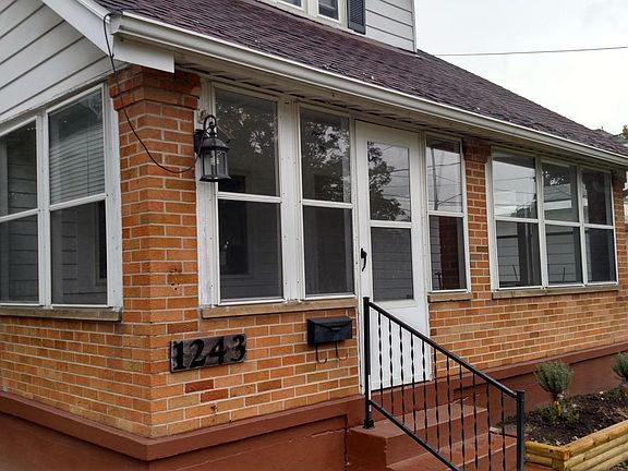 3rd image of 1243 Diamond Ave NE
