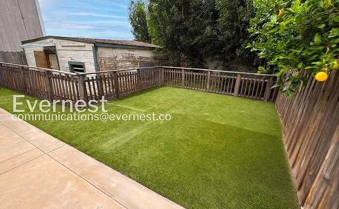 5015 Melrose Ave #C — Photo 18