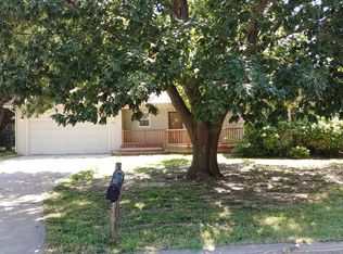 2808 Goldenrod Rd, Newton, KS 67117