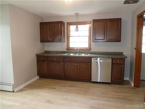 5th image of 31 Warren Ave