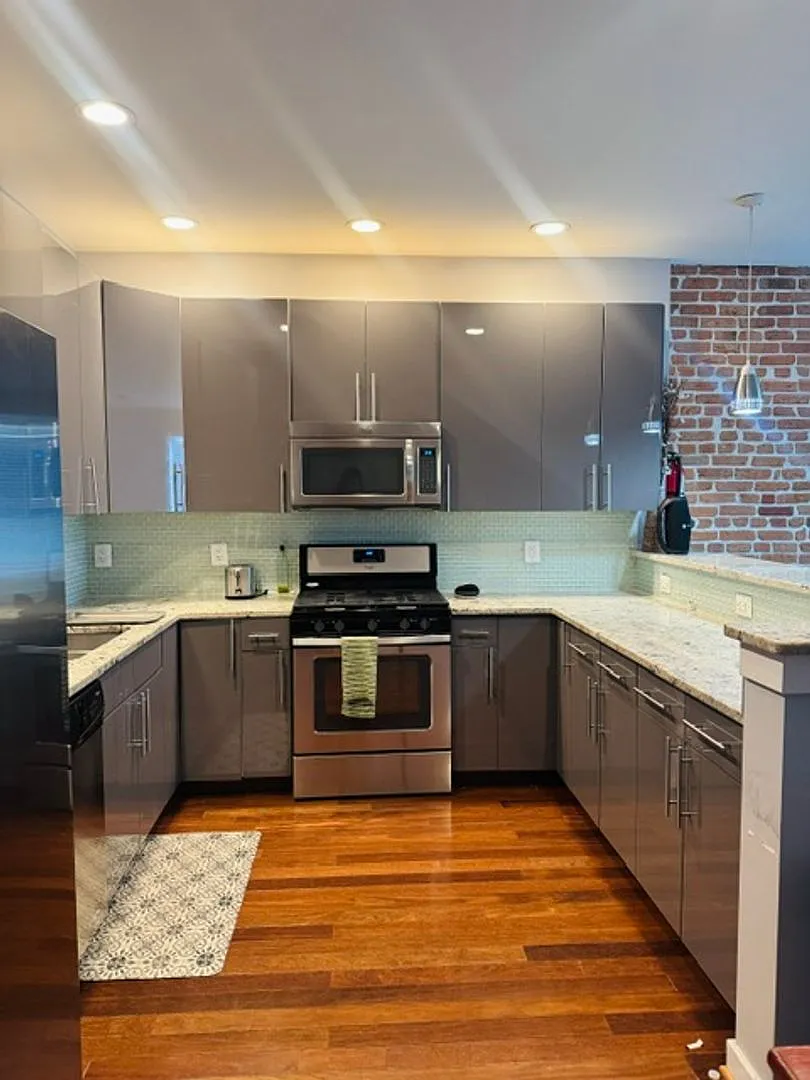 (1) 330 - 37 T Street — Photo 4