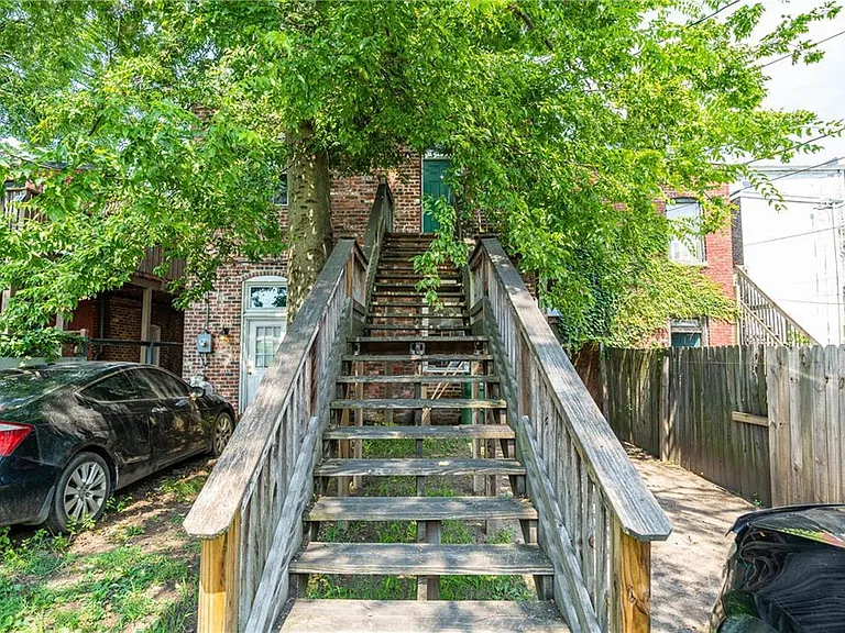 129 W Clay St — Photo 23
