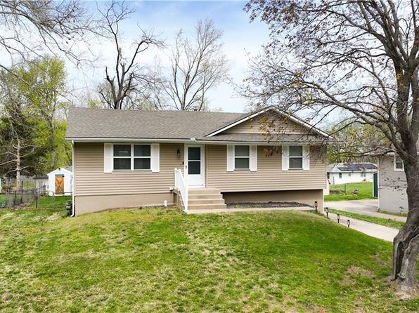406 Allen St, Buckner, MO 64016