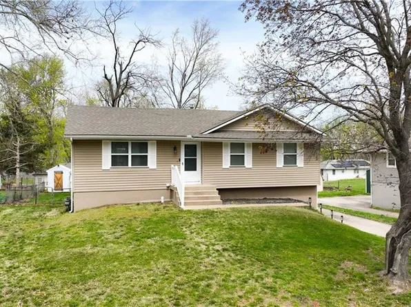 406 Allen St, Buckner, MO 64016