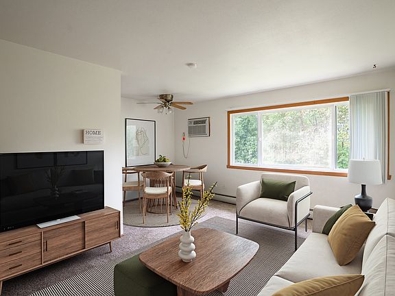 Fargo, ND Luxford Apartments | 11B | Living