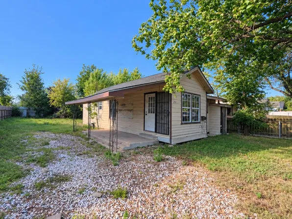 925 Lakin Ave, Pasadena, TX 77506