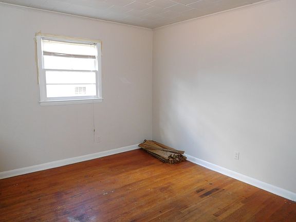 5th image of 337 Hillandale St NE