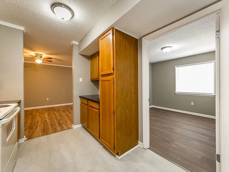 404 N Lincoln St — Photo 8