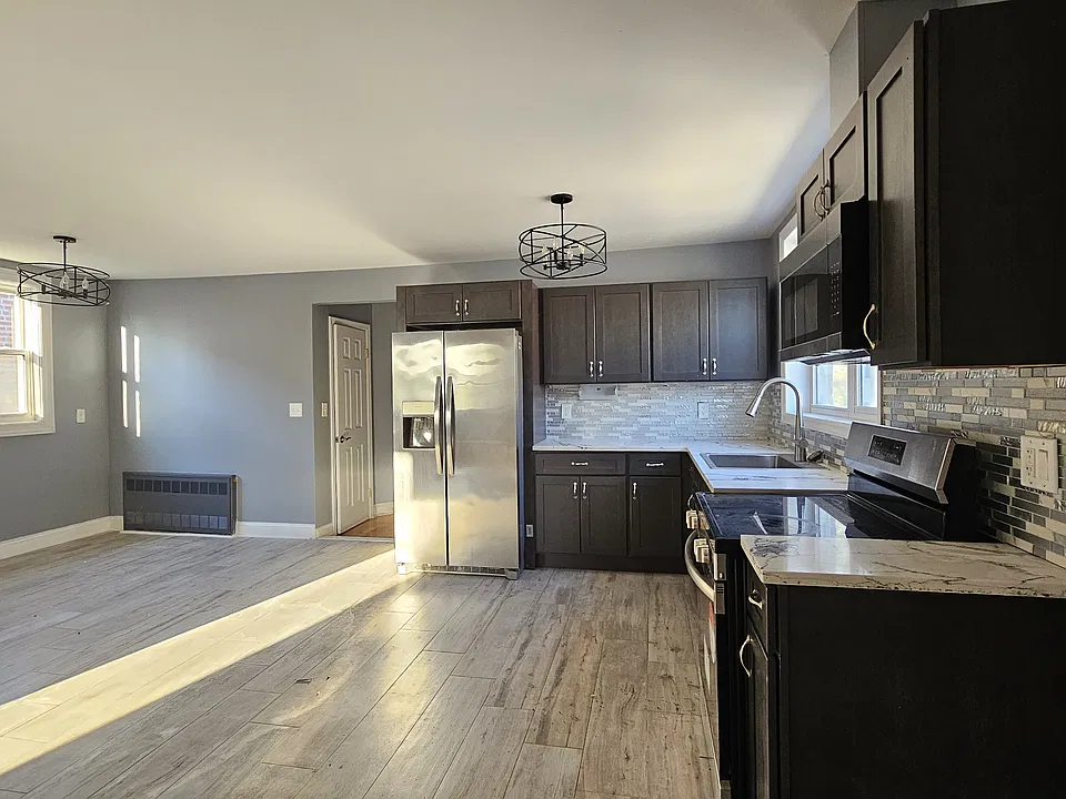 1405 E 93rd St #TOPFLOOR